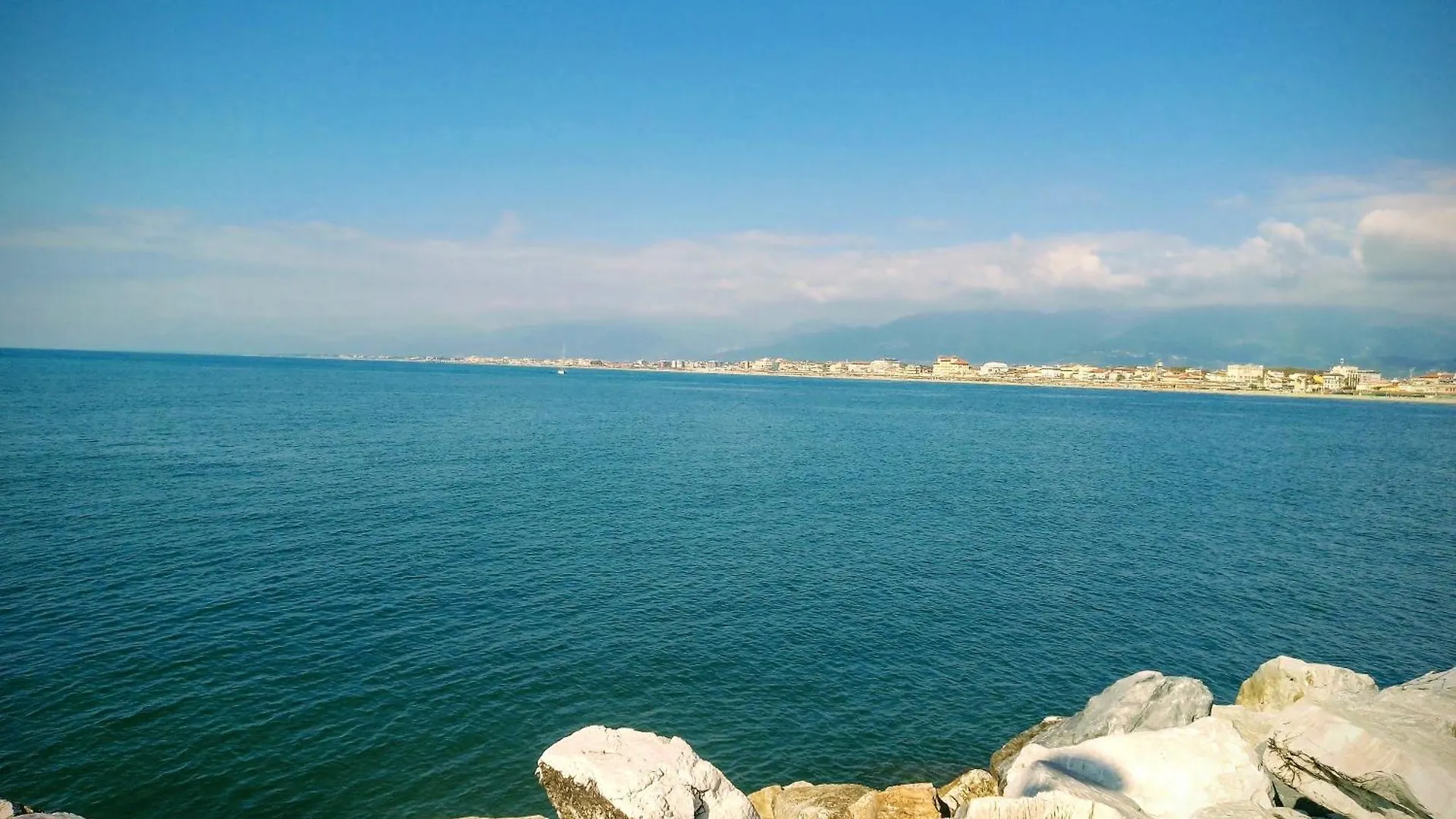 Michael Share Apartment Viareggio Italy